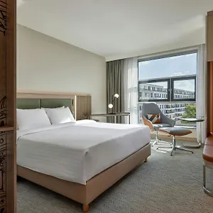 Courtyard By Marriott Center Hotel